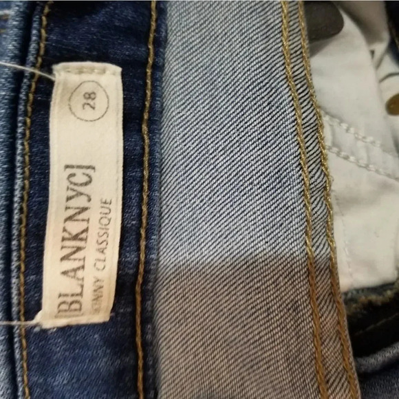 ♥️ Blank NYC ♥️ | Skinny Classique Distressed Jean's Sz 28 - Picture 4 of 5